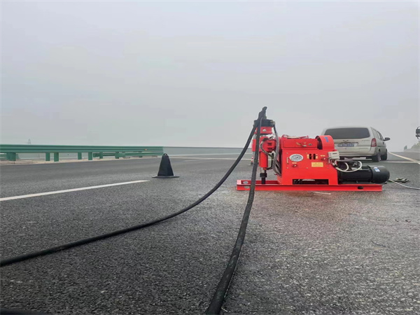 兴海马路路基路面开裂下沉注浆加固灌浆